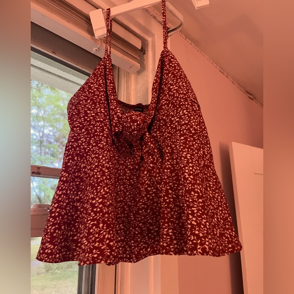 Red tie top